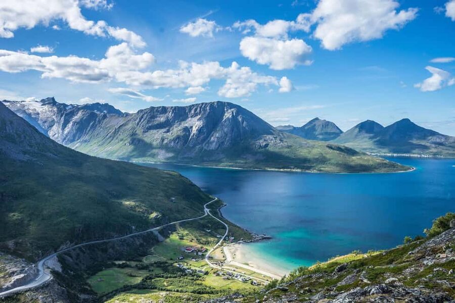 Tromsø: Summer Day Hike in the wilderness - Walking toward Brosmetinden