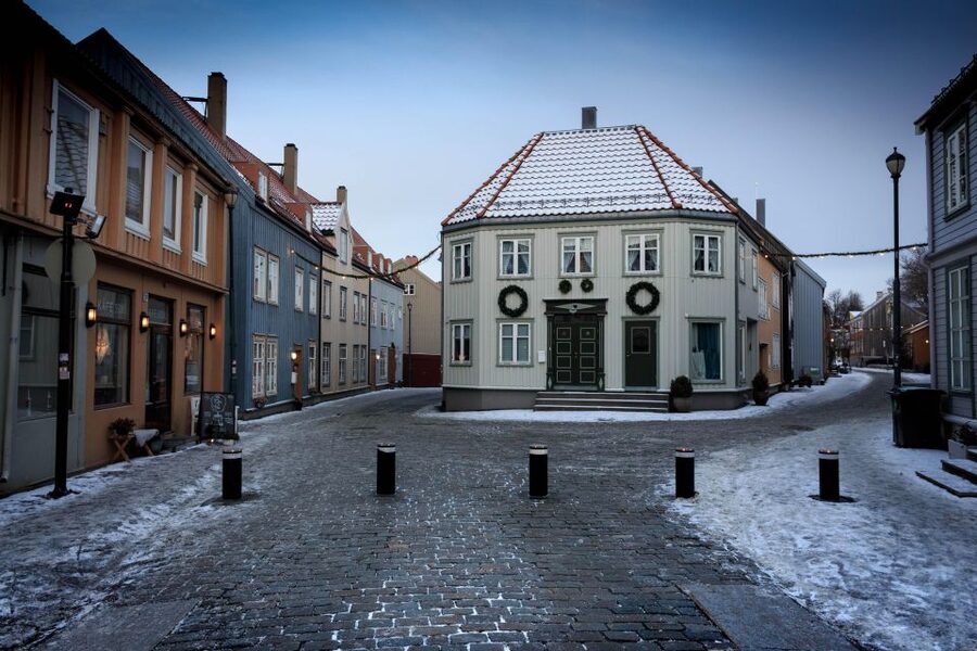 Trondheim: 2-hour City Walking Tour - Starting beside the harbor at Brattøra