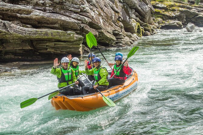 Whitewater Rafting Grade 3 to 4 - A scenic pause between the splashes