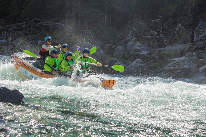 Whitewater Rafting Grade 3 to 4 - Learning the river skills before the rapids
